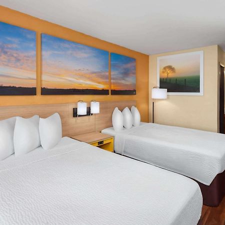 Days Inn By Wyndham Rockford I-90 Casino District Bagian luar foto