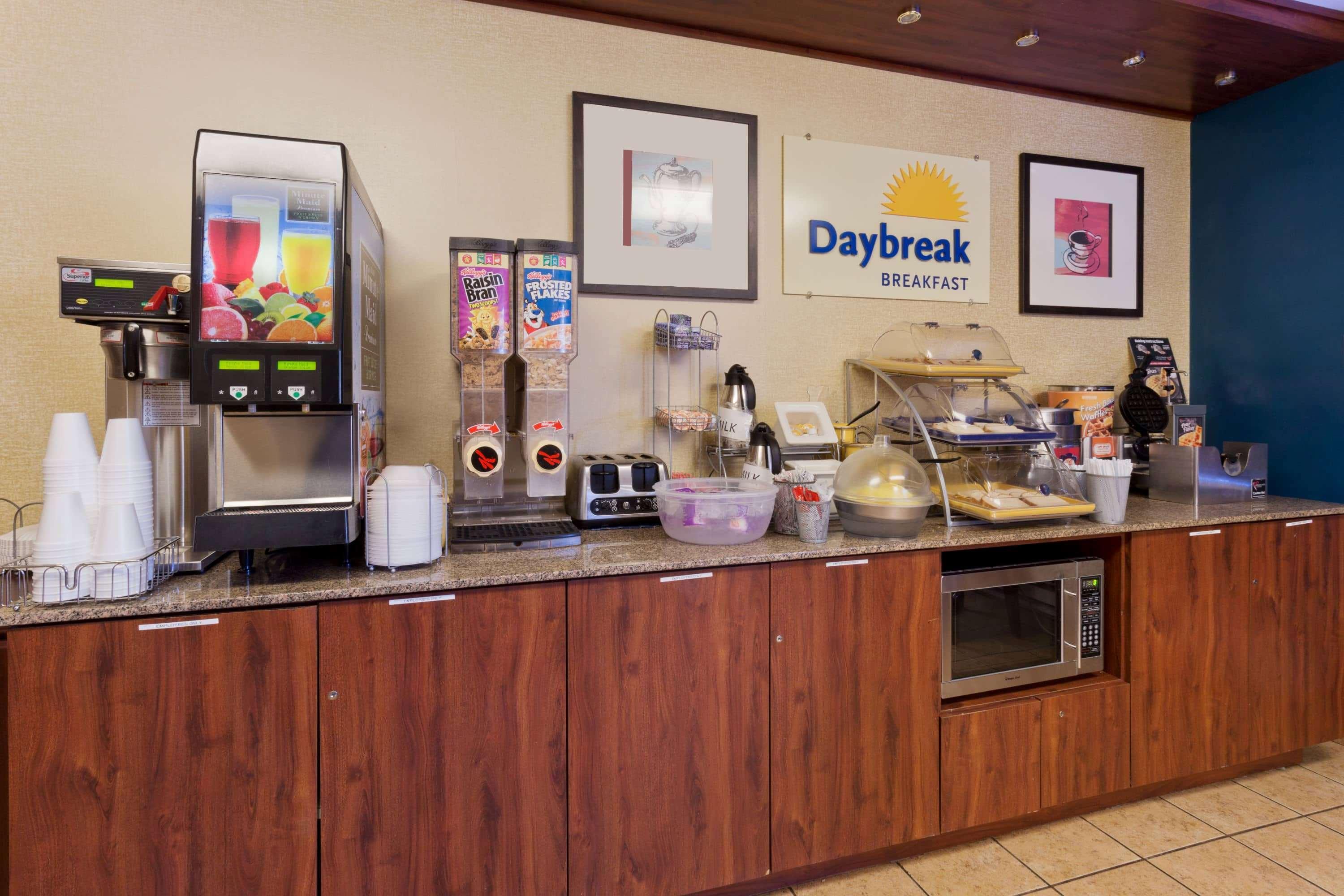 Days Inn By Wyndham Rockford I-90 Casino District Bagian luar foto