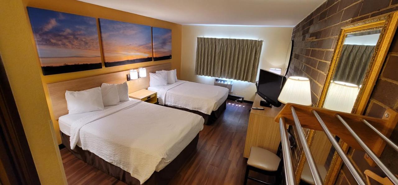Days Inn By Wyndham Rockford I-90 Casino District Bagian luar foto