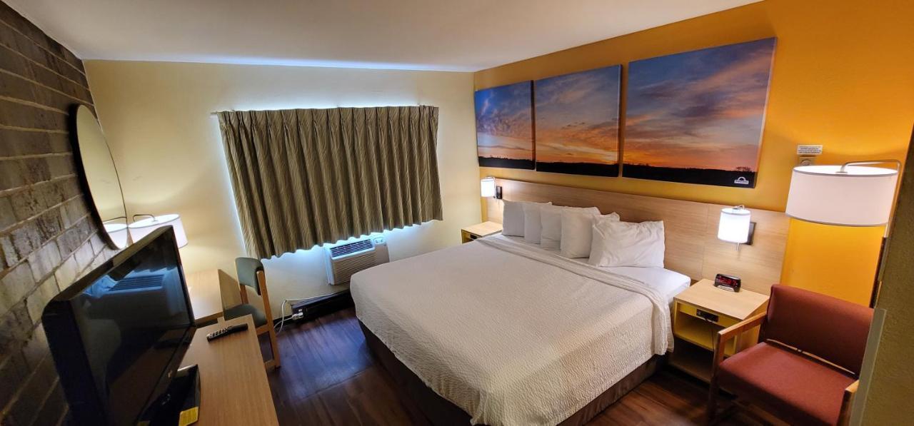 Days Inn By Wyndham Rockford I-90 Casino District Bagian luar foto