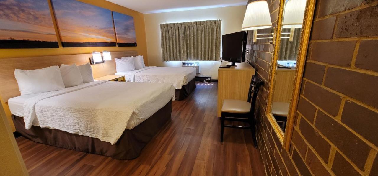Days Inn By Wyndham Rockford I-90 Casino District Bagian luar foto