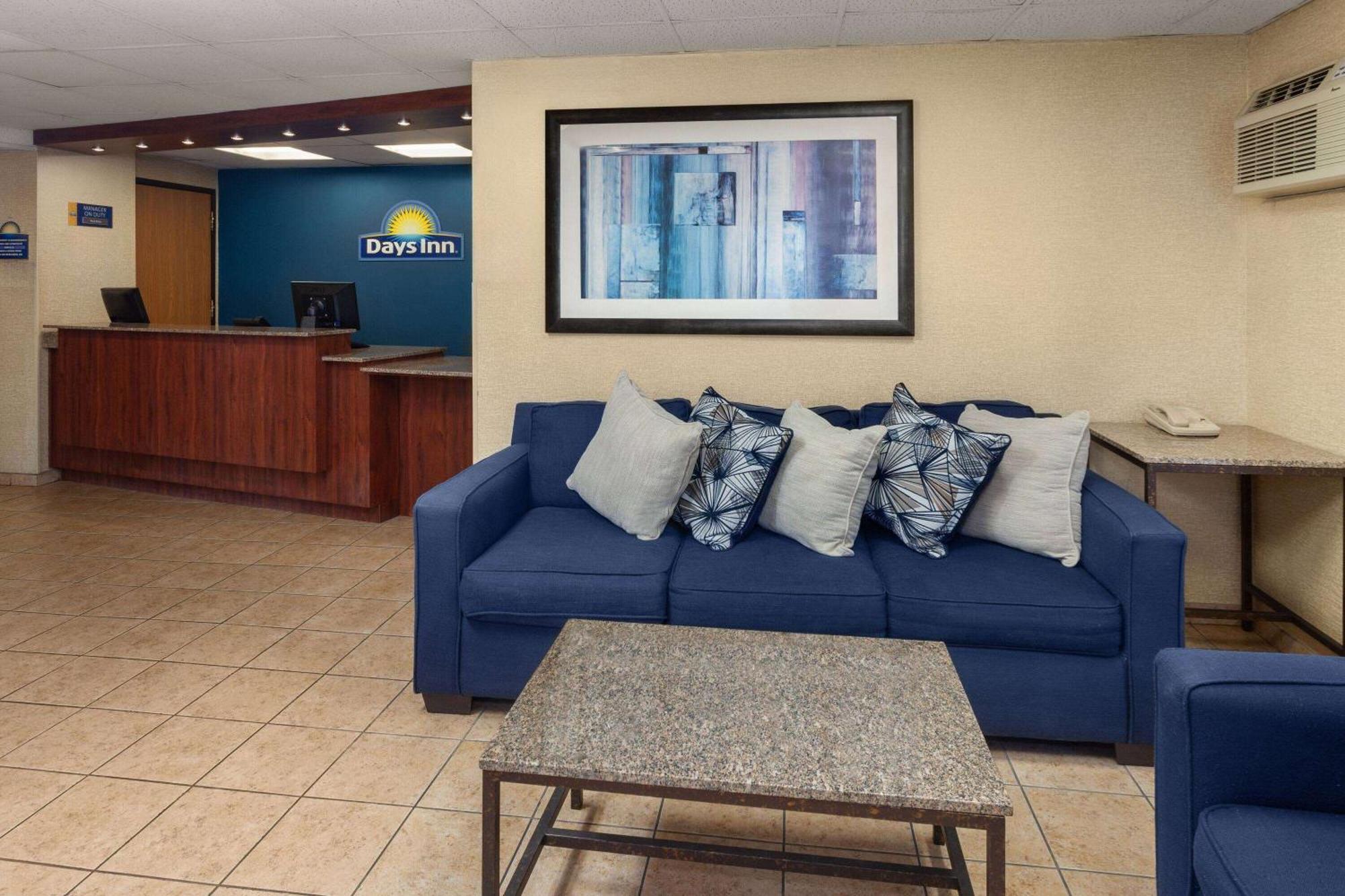 Days Inn By Wyndham Rockford I-90 Casino District Bagian luar foto
