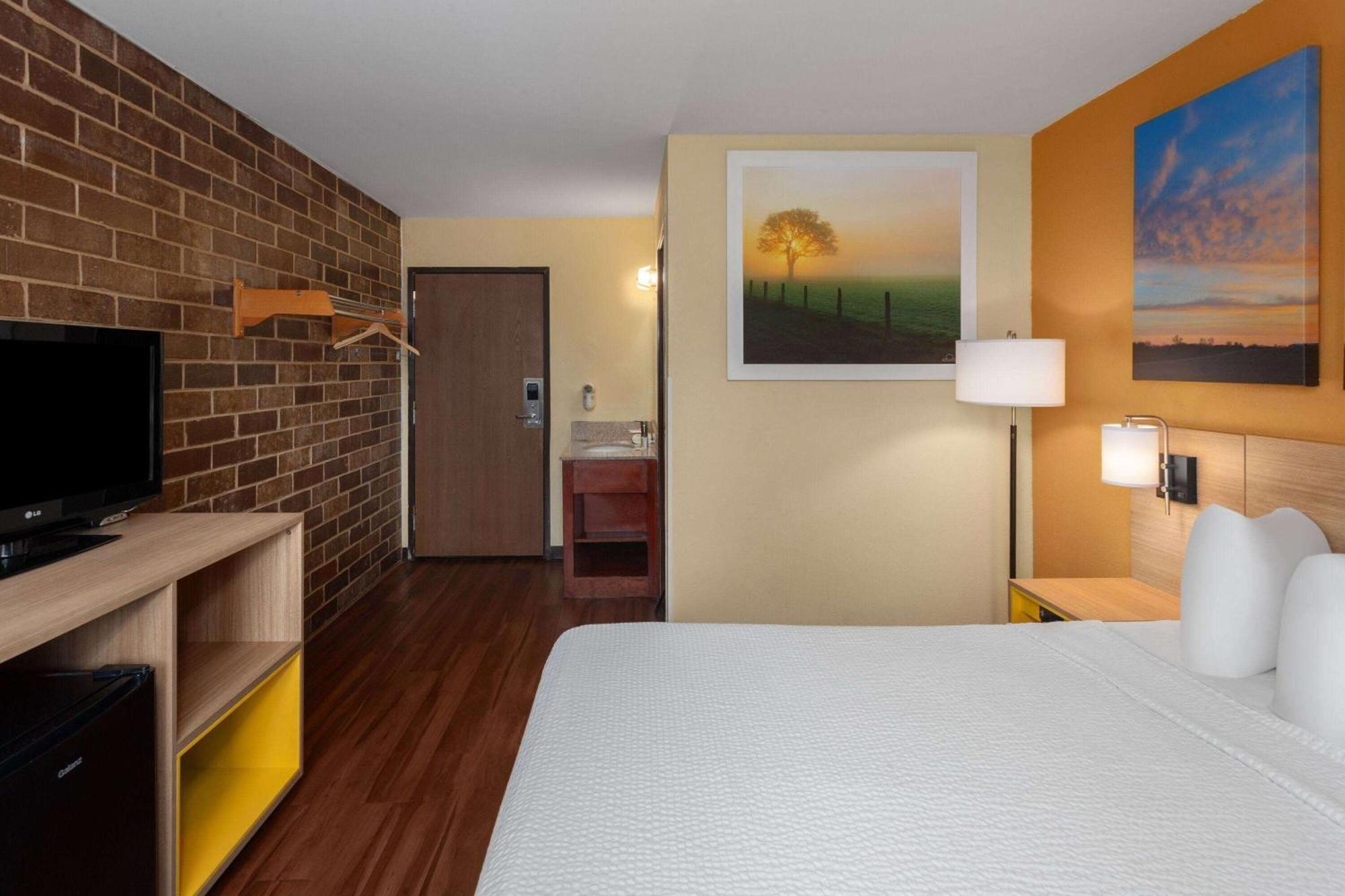 Days Inn By Wyndham Rockford I-90 Casino District Bagian luar foto