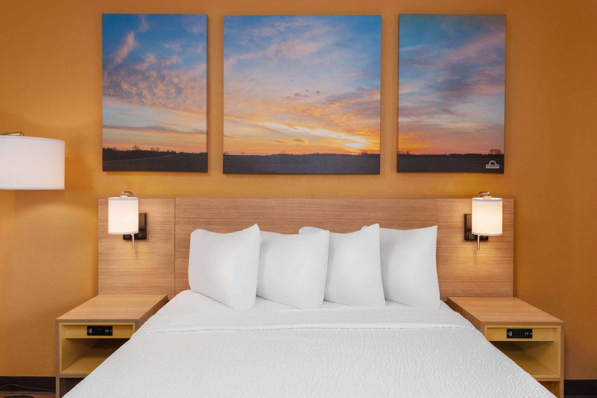 Days Inn By Wyndham Rockford I-90 Casino District Bagian luar foto