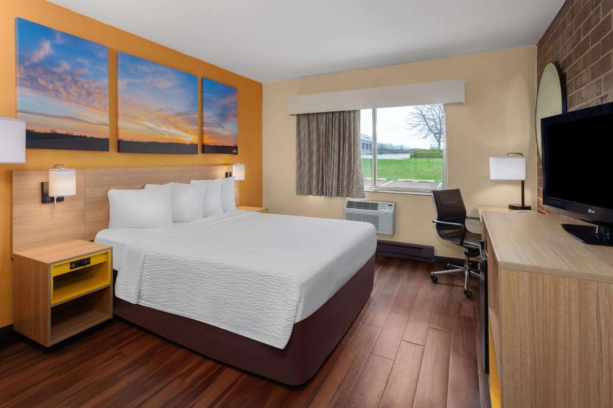 Days Inn By Wyndham Rockford I-90 Casino District Bagian luar foto