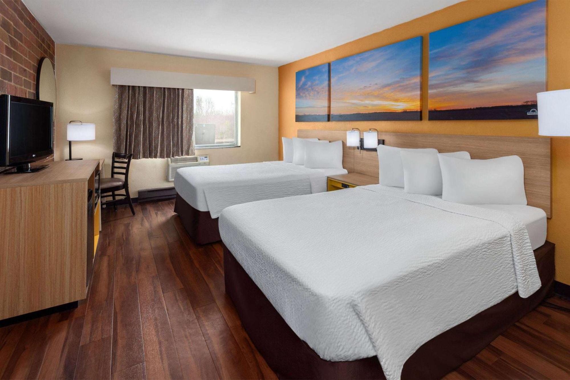 Days Inn By Wyndham Rockford I-90 Casino District Bagian luar foto