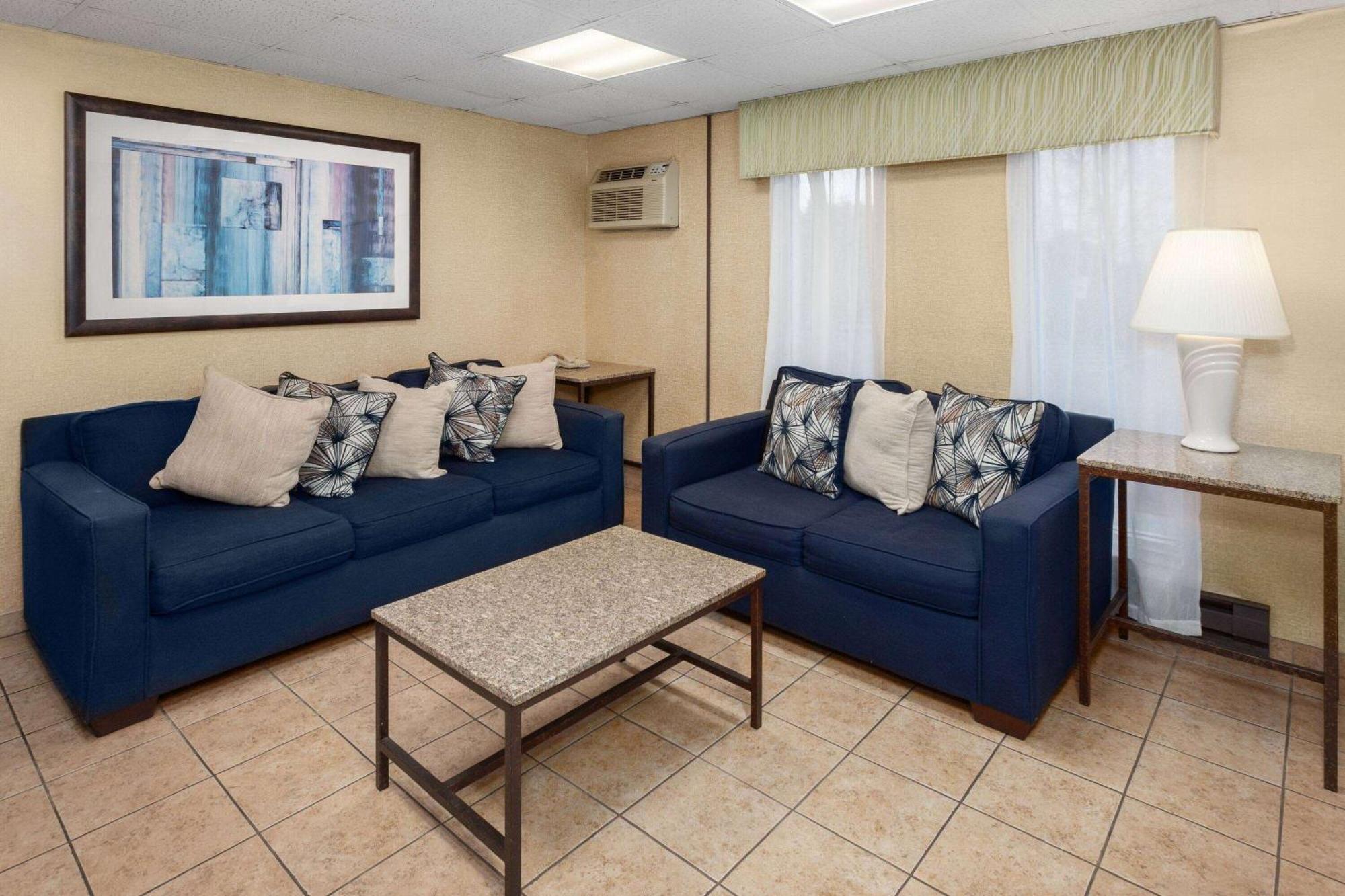 Days Inn By Wyndham Rockford I-90 Casino District Bagian luar foto