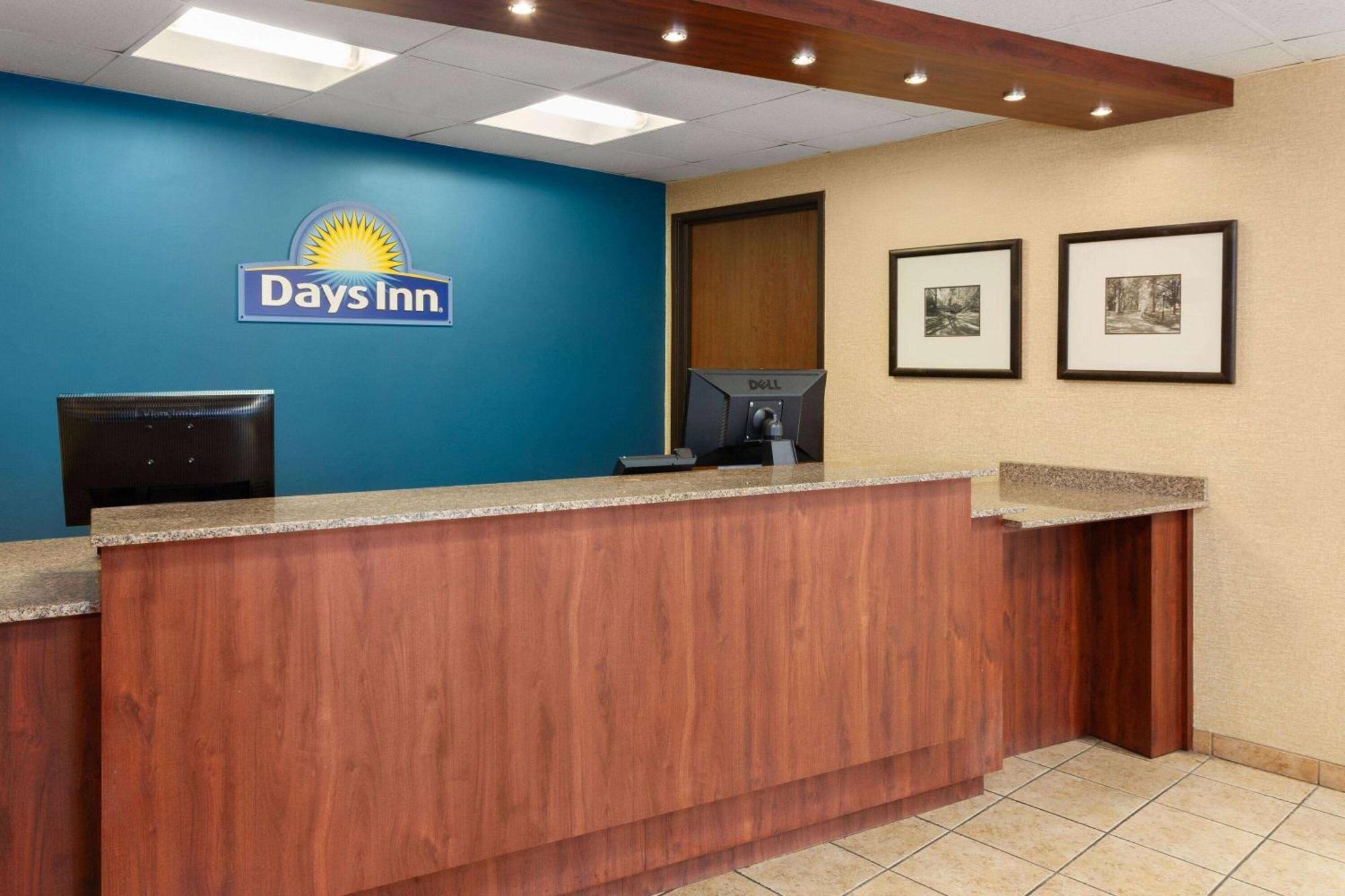 Days Inn By Wyndham Rockford I-90 Casino District Bagian luar foto