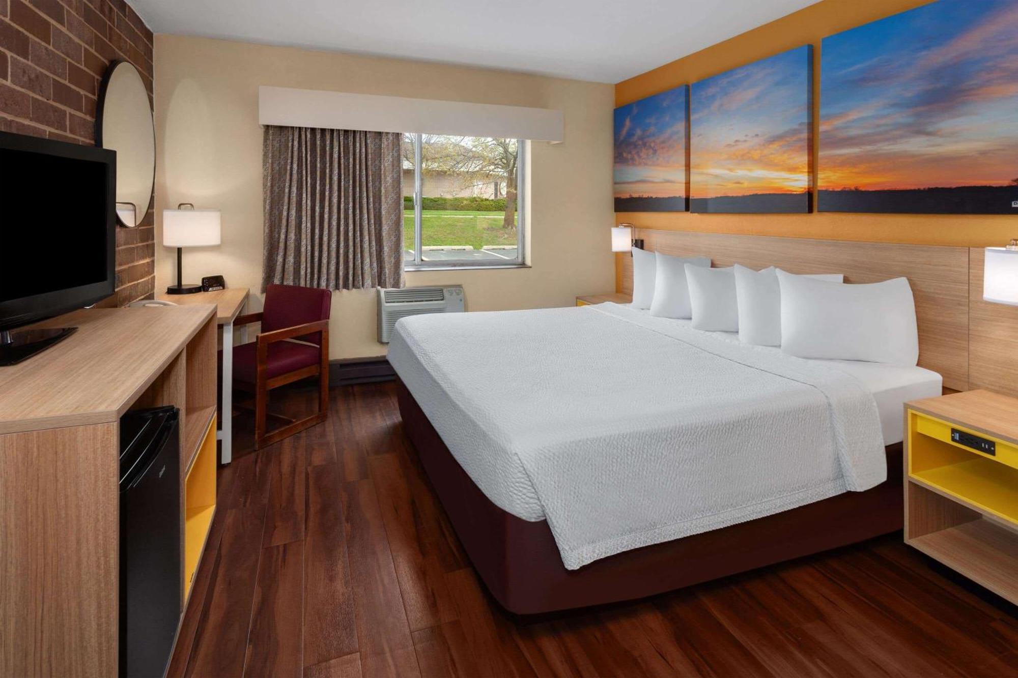 Days Inn By Wyndham Rockford I-90 Casino District Bagian luar foto